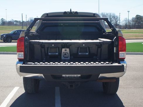 Used 2017 Toyota Tacoma SR5 w/ Tow Package image 16