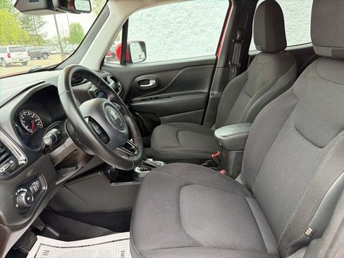 Used 2020 Jeep Renegade Altitude AWD/4WD image 10