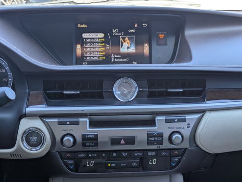 Used 2017 Lexus ES 350 w/ Premium Package FWD image 14