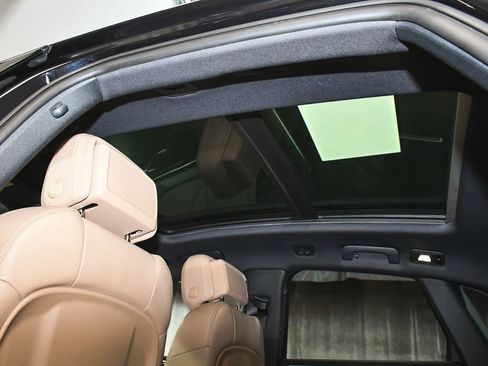 Used 2023 Porsche Macan AWD/4WD image 44