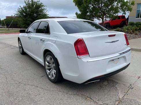 Used 2019 Chrysler 300 Limited image 2