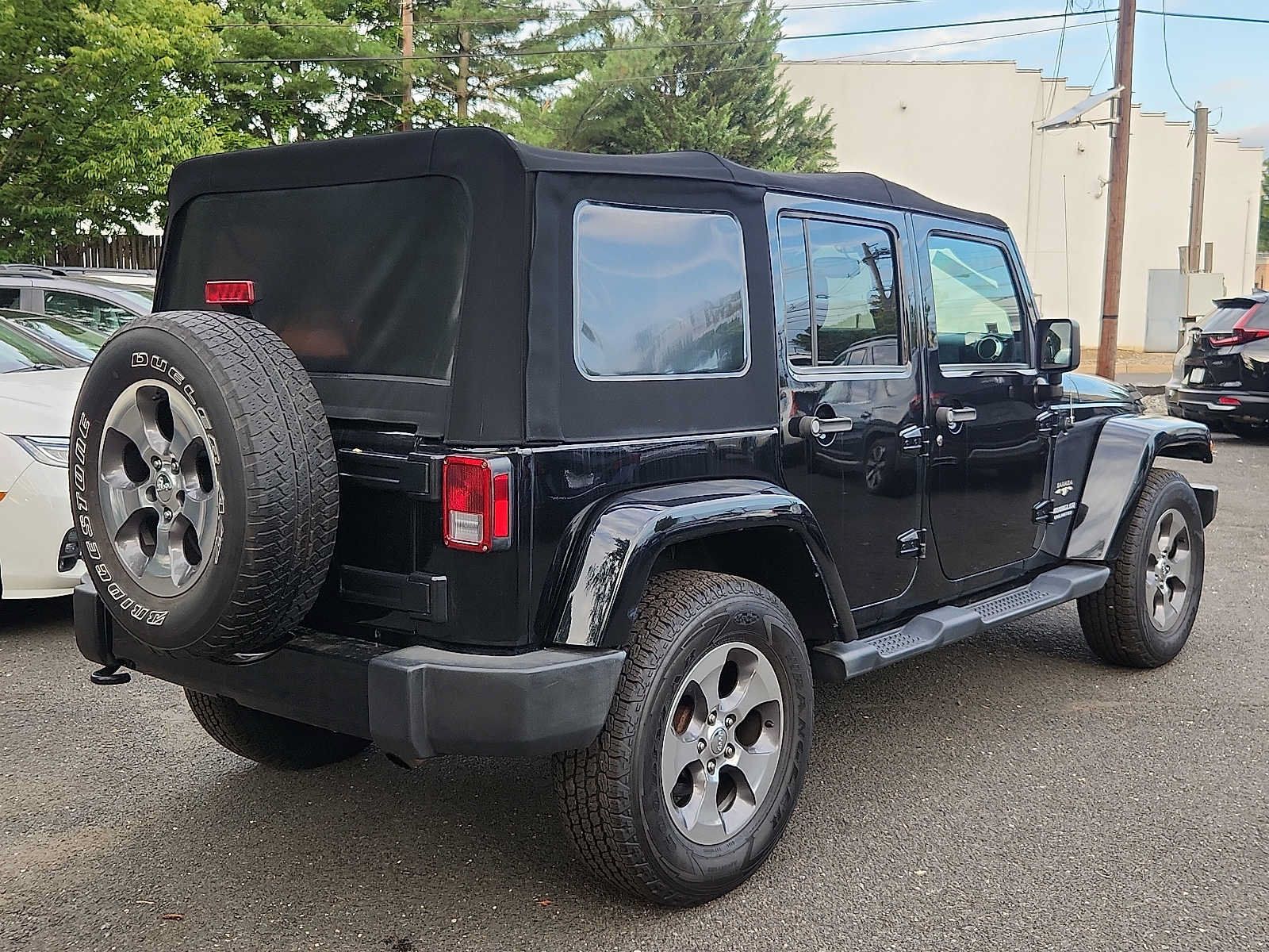 Used 2016 Jeep Wrangler Unlimited Sahara w/ Dual Top Group AWD/4WD image 6