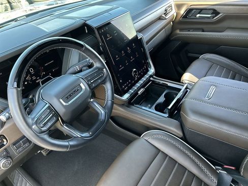 Used 2025 GMC Yukon Denali Ultimate image 10