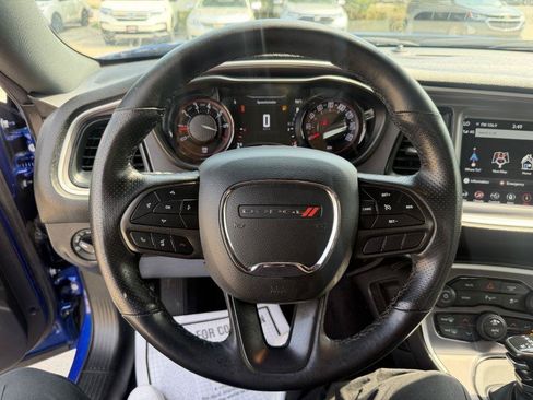 Used 2022 Dodge Challenger SXT w/ Driver Convenience Group AWD/4WD image 13