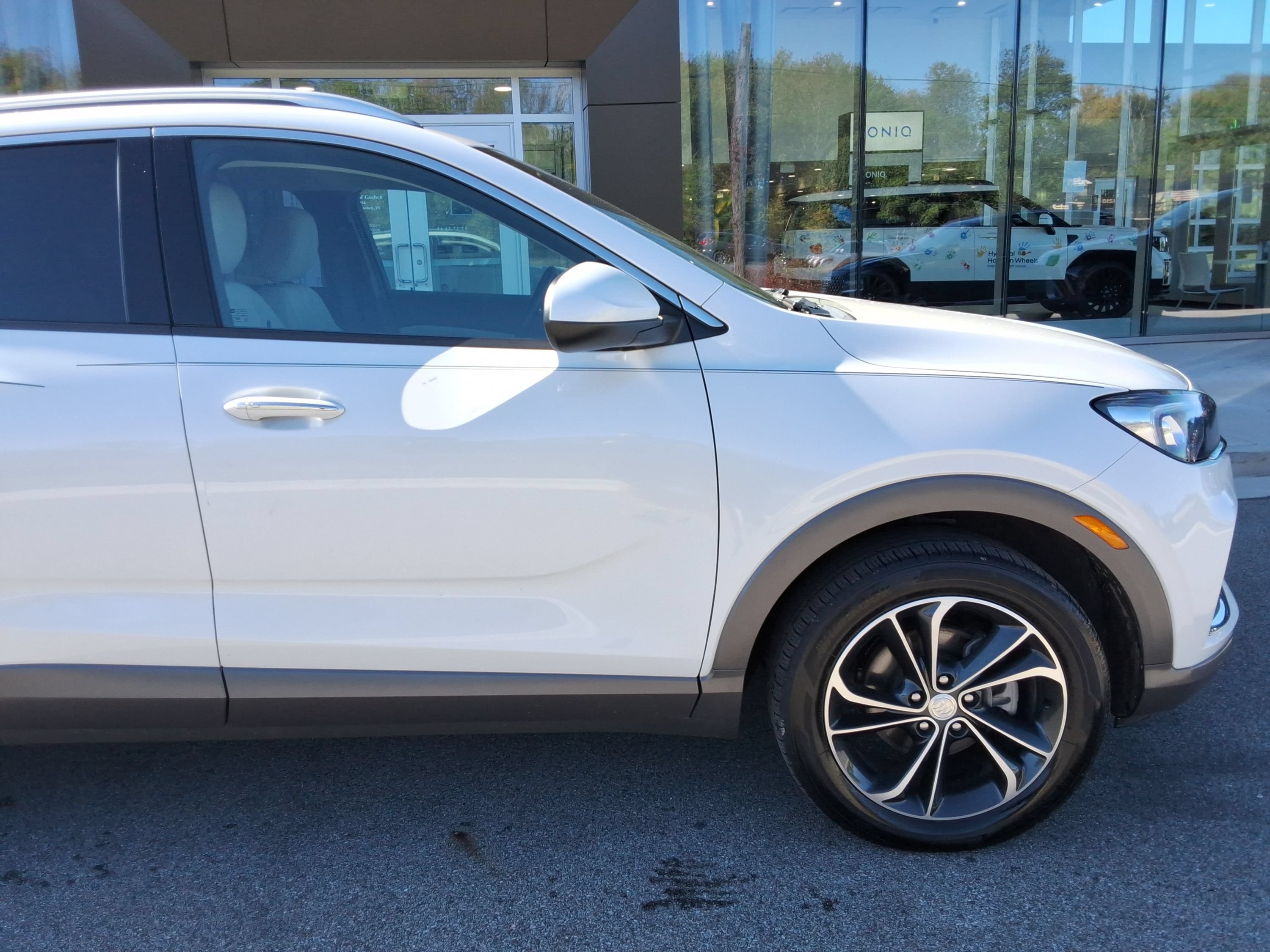 Used 2021 Buick Encore GX Essence AWD/4WD image 23