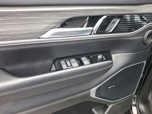 Used 2024 Jeep Wagoneer Series III image 12