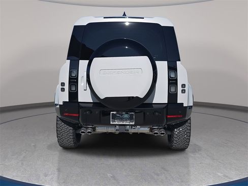 New 2026 Land Rover Defender 110 X-Dynamic SE image 6