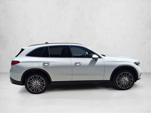 Used 2023 Mercedes-Benz GLC 300 4MATIC image 4