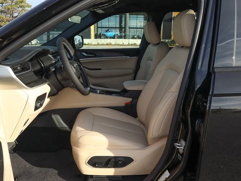 New 2025 Jeep Grand Cherokee L Limited w/ Black Appearance Package image 14