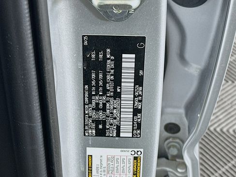 Used 2025 Toyota 4Runner SR5 RWD image 12