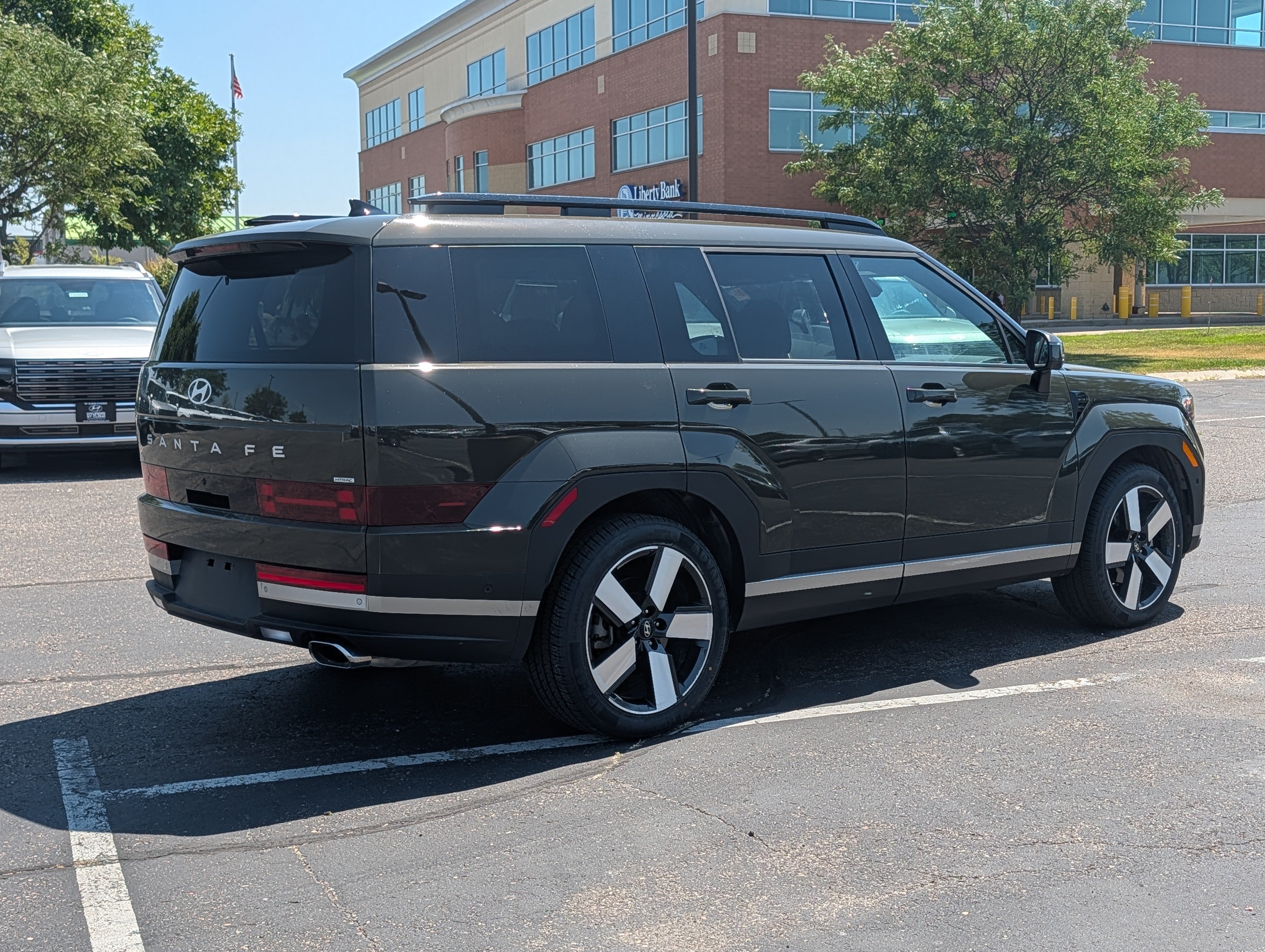 Used 2025 Hyundai Santa Fe Limited AWD/4WD image 5