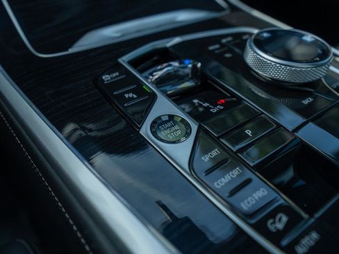 Used 2023 BMW X7 M60i image 40