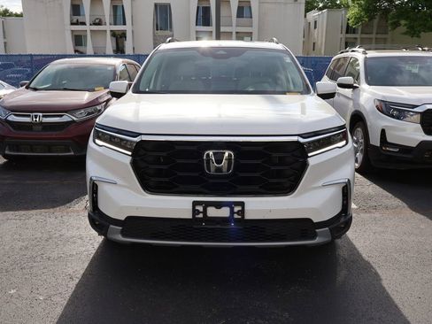 Used 2025 Honda Pilot Elite image 2
