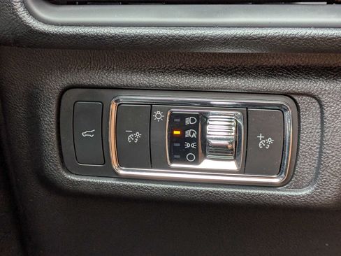 Used 2021 Lincoln Corsair FWD w/ Rear Removable Package Tray image 26