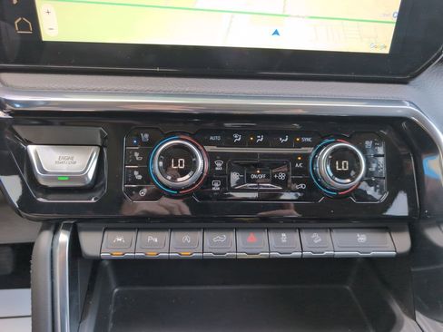 Used 2024 GMC Sierra 1500 Denali w/ Technology Package AWD/4WD image 26