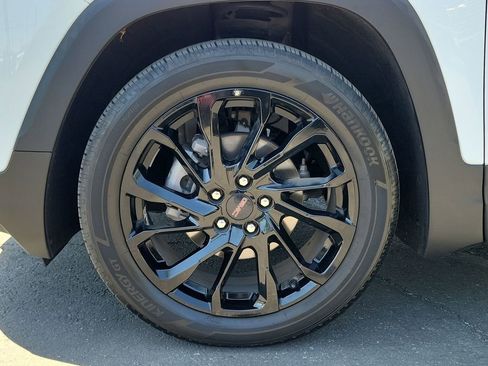 Used 2023 GMC Terrain SLE w/ Driver Convenience Package FWD image 31