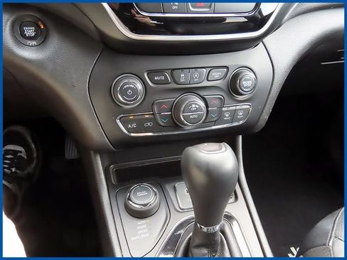 Certified 2019 Jeep Cherokee Limited AWD/4WD image 17