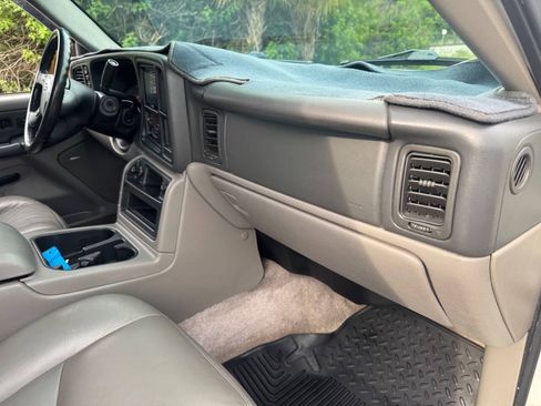 Used 2003 Chevrolet Suburban Z71 AWD/4WD image 10