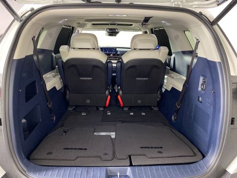 Used 2025 Kia Carnival SX Prestige image 36