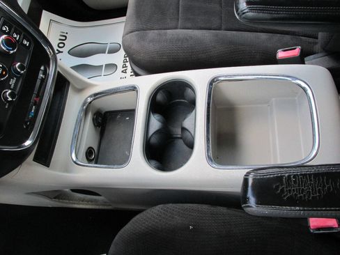 Used 2013 Dodge Grand Caravan SXT FWD image 12