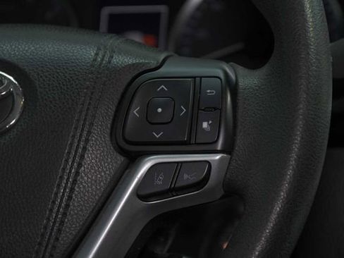 Used 2016 Toyota Highlander LE image 19