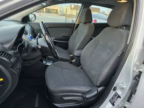 Used 2014 Hyundai Accent SE w/ Option Group 3 FWD image 8