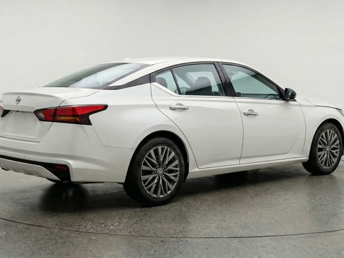 Used 2025 Nissan Altima 2.5 SV image 9