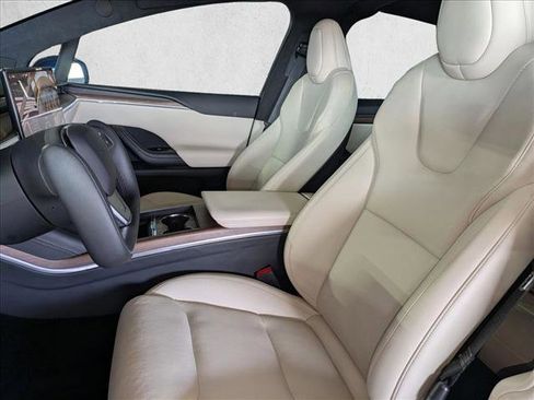 Used 2022 Tesla Model X image 19