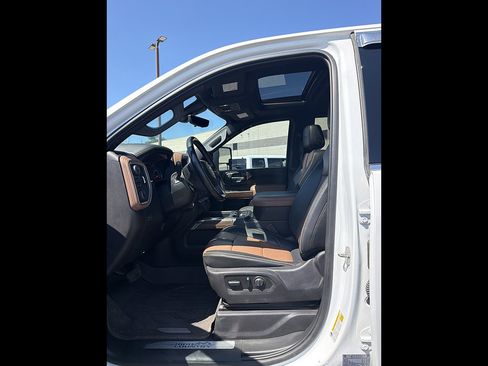 Used 2023 Chevrolet Silverado 2500 High Country w/ Z71 Off-Road Package AWD/4WD image 3