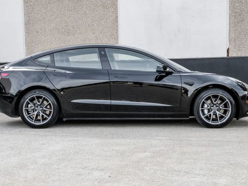 Used 2023 Tesla Model 3 Standard Range image 11