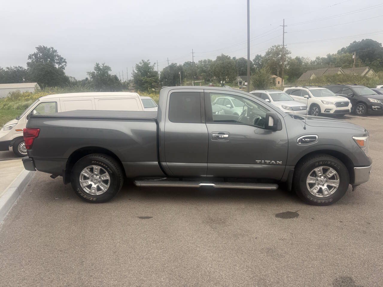 Used 2017 Nissan Titan SV RWD image 7
