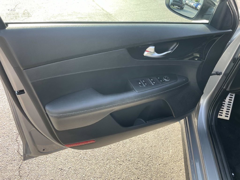 Used 2023 Kia Forte GT-Line w/ GT-Line Premium Package FWD image 17