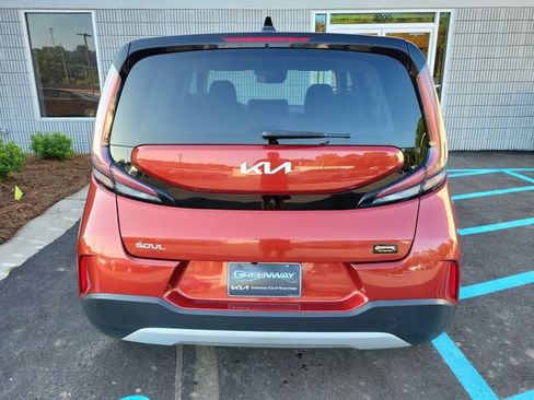 Used 2024 Kia Soul LX w/ Option Group 015 FWD image 6