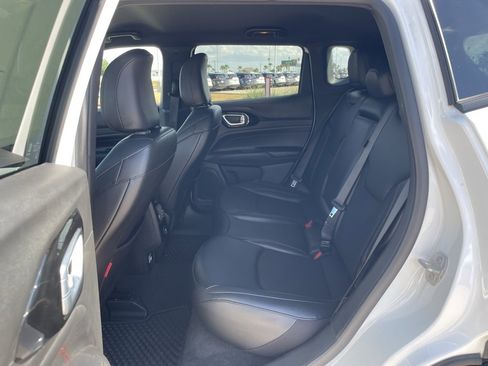 Used 2024 Jeep Compass Trailhawk image 17