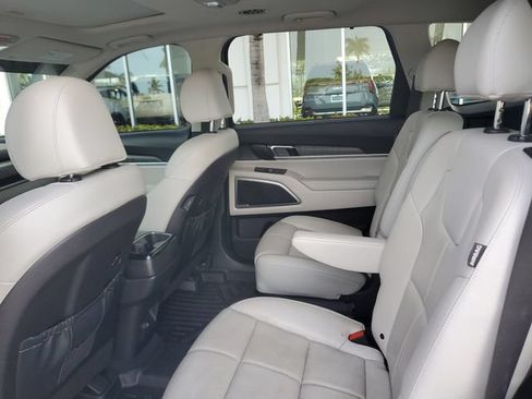 Certified 2023 Kia Telluride EX w/ EX Captain's Chair Package FWD image 8