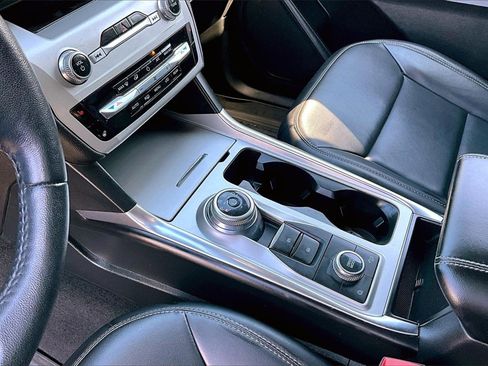 Used 2022 Ford Explorer XLT w/ Equipment Group 202A image 17