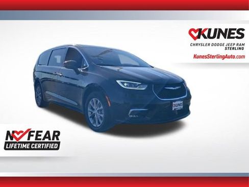 New 2026 Chrysler Pacifica Select image 1