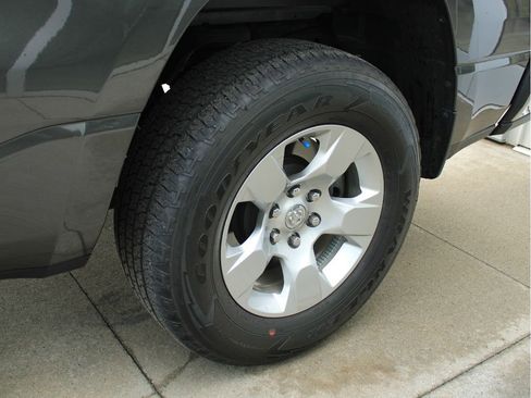 Used 2023 RAM 1500 Big Horn image 13