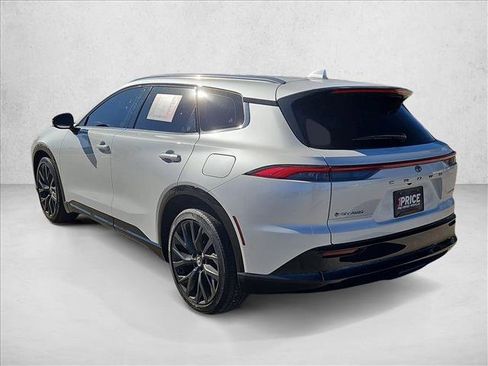 Used 2025 Toyota Crown Signia Limited image 8