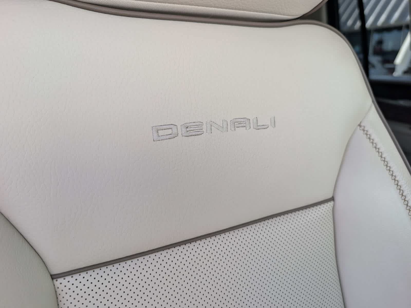Used 2023 GMC Yukon XL Denali AWD/4WD image 12
