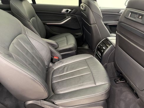 Used 2022 BMW X7 xDrive40i w/ M Sport Package AWD/4WD image 30