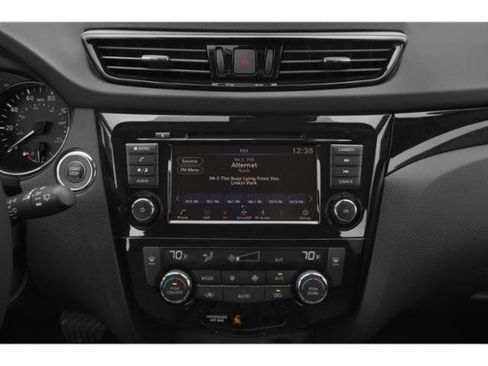 Used 2020 Nissan Rogue Sport SV FWD image 13