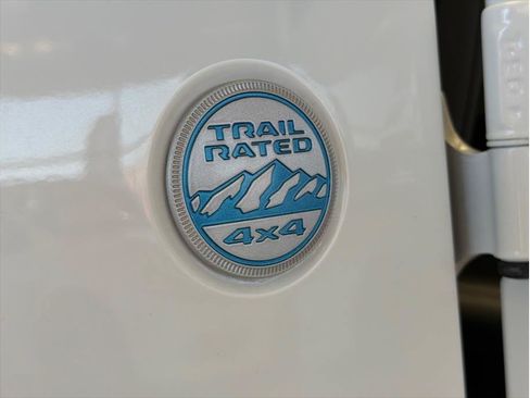 Used 2023 Jeep Wrangler Unlimited Sahara AWD/4WD image 38