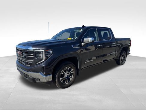 Used 2024 GMC Sierra 1500 SLT image 2