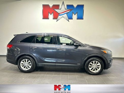 Used 2016 Kia Sorento AWD w/ LX Convenience Package image 1