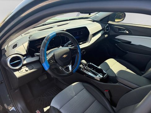 Used 2025 Chevrolet Trax LT w/ LT Convenience Package FWD image 34