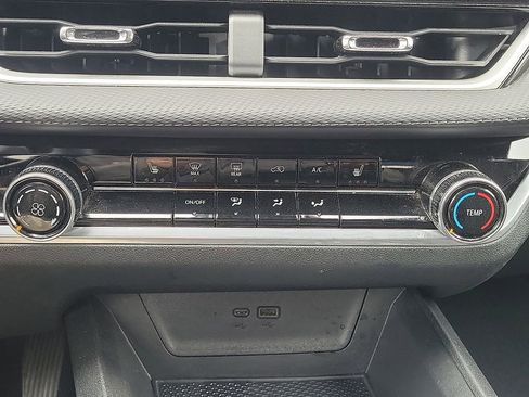 Used 2026 Chevrolet Equinox LT w/ Safety and Technology Package FWD image 15