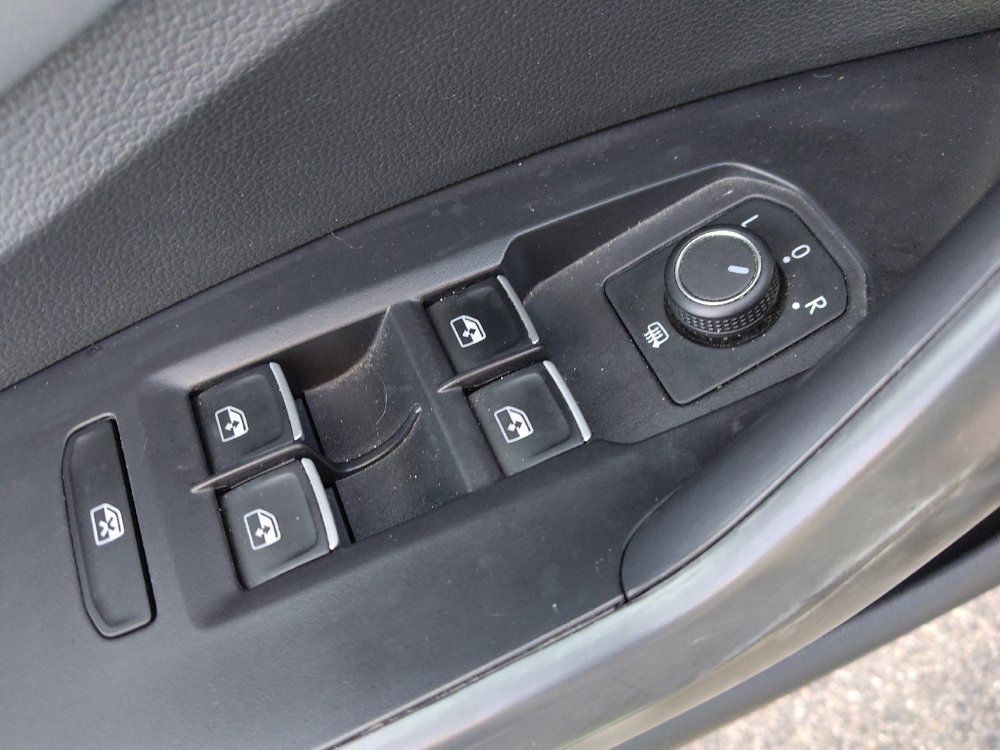 Used 2025 Volkswagen Jetta SE FWD image 27