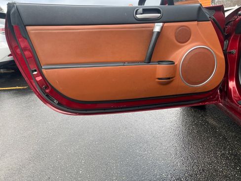 Used 2006 MAZDA MX-5 Miata Grand Touring w/ Premium Pkg image 9