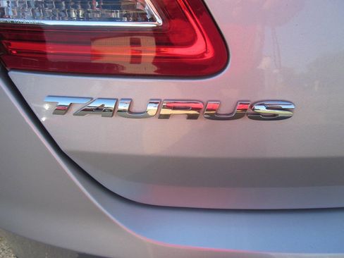 Used 2013 Ford Taurus Limited image 30